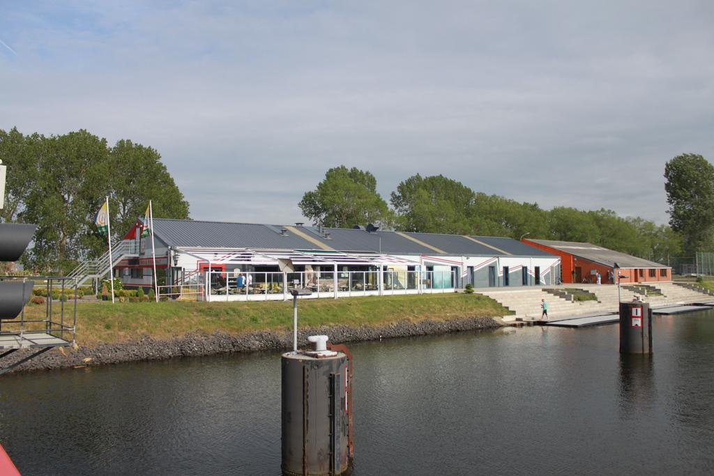 Herdersbrug Youth Hostel ブルージュ エクステリア 写真